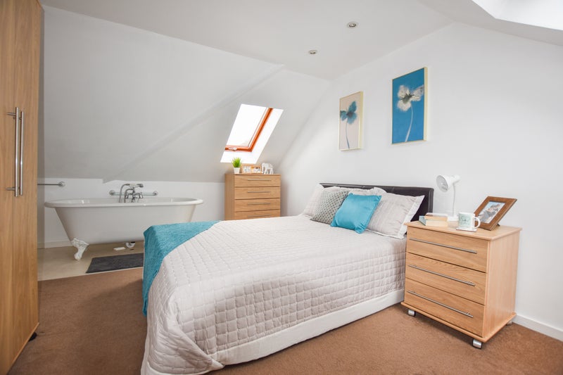 Photo 1: Bedroom