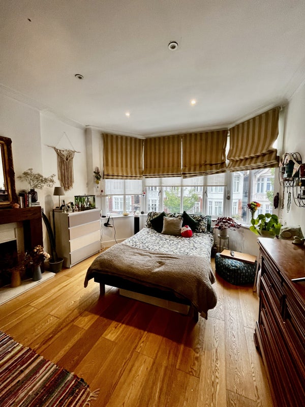 'Large Double room to rent in Ealing Common' Room to Rent from SpareRoom