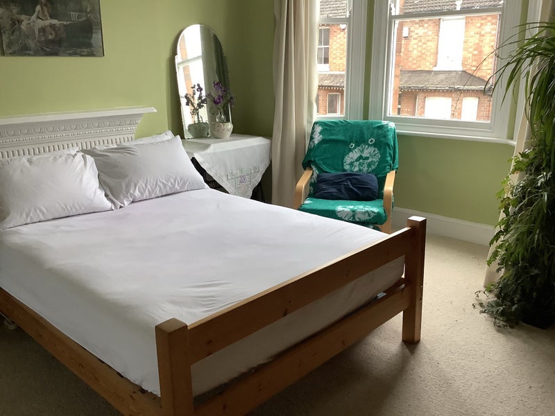 Photo 1: Double bedroom