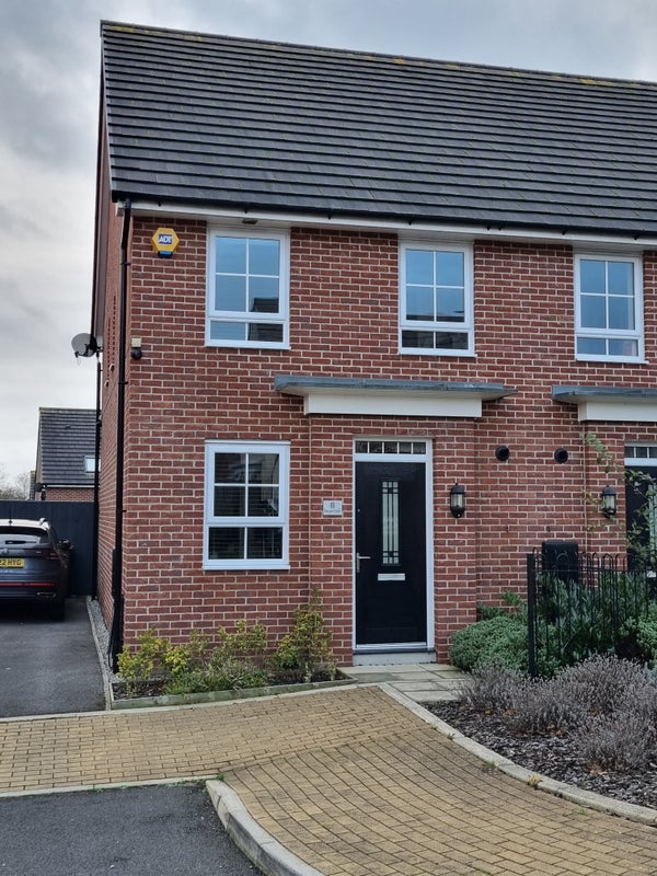 Photo 1: Front of property