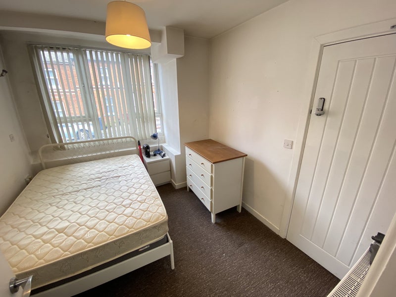'Double Ensuite Room in central Reading ' Room to Rent from SpareRoom