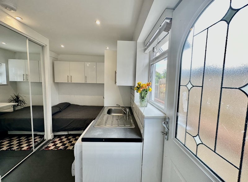 'Studio ensuite kitchen Cranfield Village Mk43 0EW ' Room to Rent from