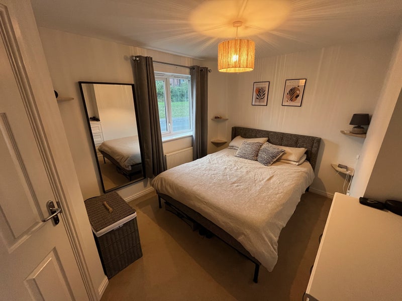 Photo 1: Ensuite Bedroom