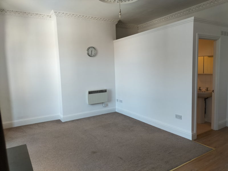 'Studio Flat, Alhambra Road, Southsea' Room to Rent from SpareRoom