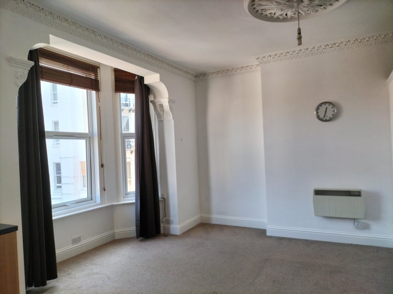 'Studio Flat, Alhambra Road, Southsea' Room to Rent from SpareRoom