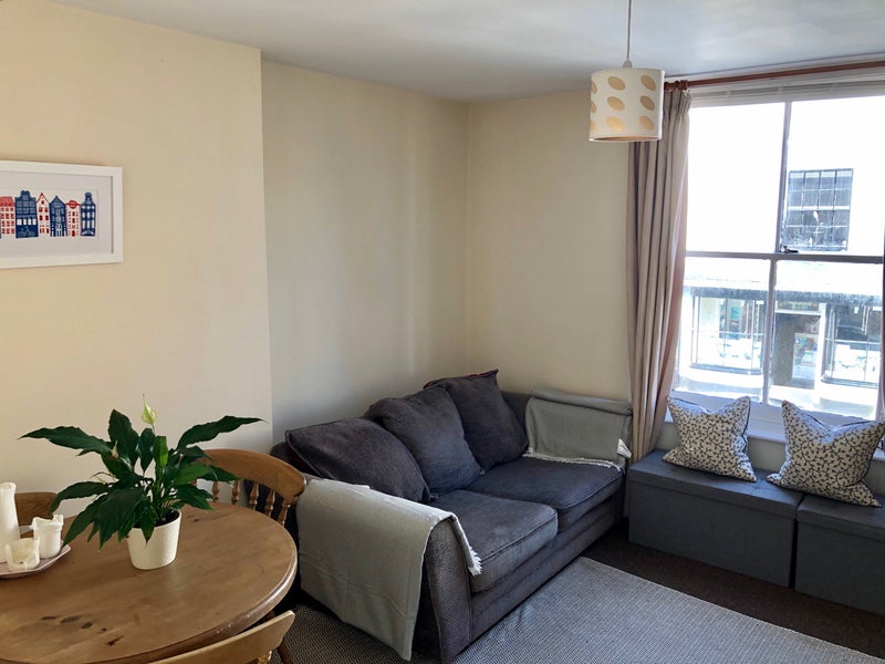 'Room to rent in 2 bed flat ' Room to Rent from SpareRoom