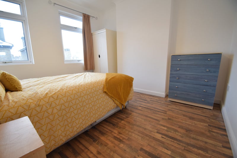 'Central Southend Queens Road' Room to Rent from SpareRoom