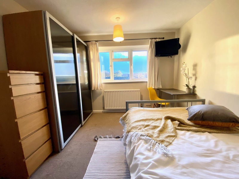 'Lovely Double Room Buckswood Drive, Crawley' Room to Rent from SpareRoom