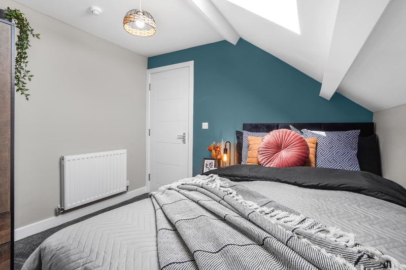 Photo 1: Bedroom 5
