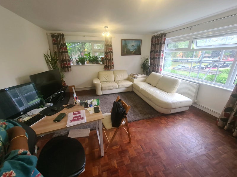 'Two Bed Apartment in Wallington Town Centre' Room to Rent from SpareRoom