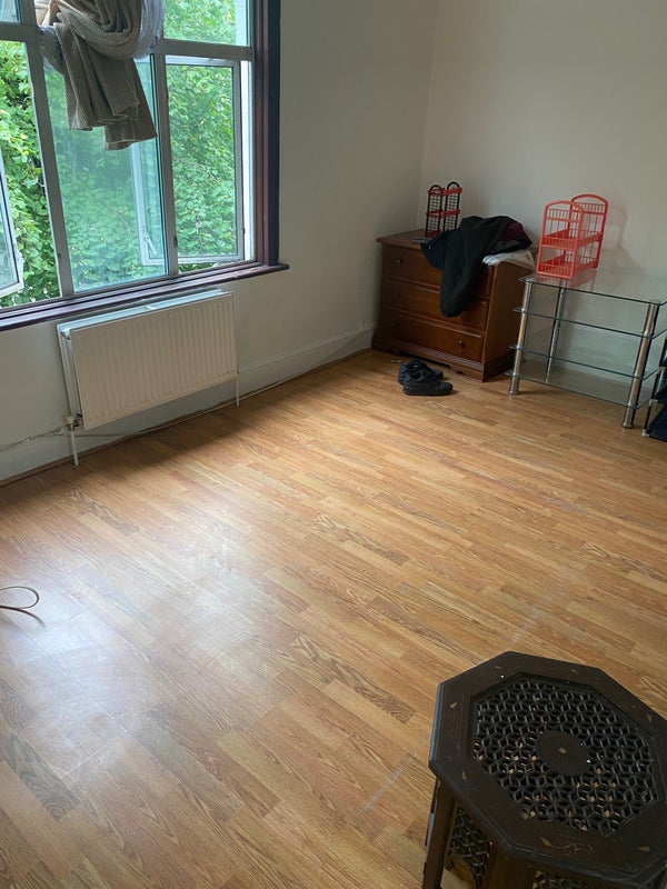 'A room to let near Upton Park station for female ' Room to Rent from