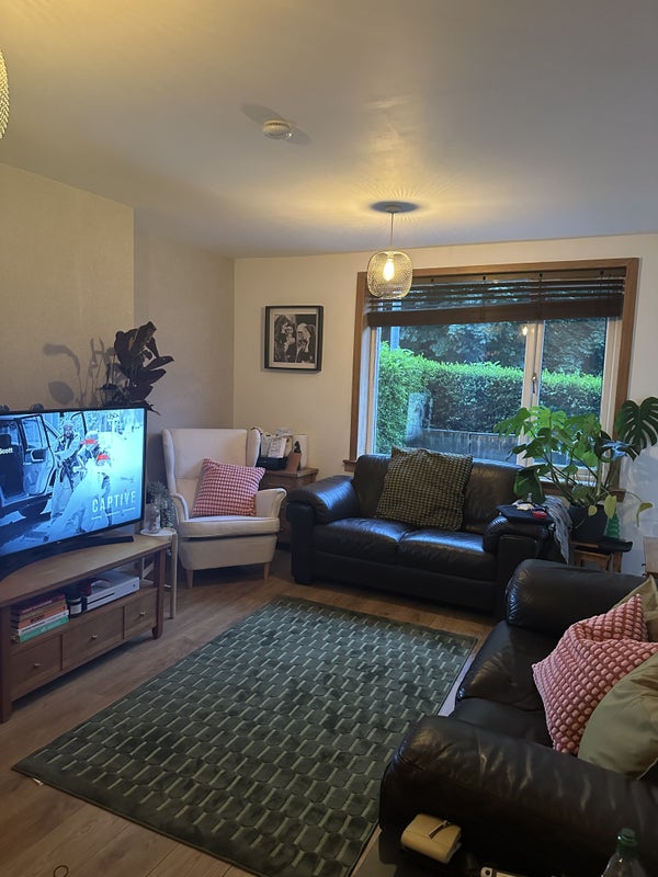 'Room in 2 bed flat in west end (Mingarry Street)! ' Room to Rent from