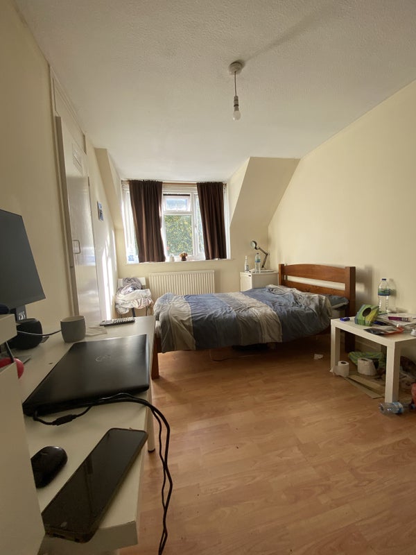 'Secure Your Ideal Room in Clapham Junction!' Room to Rent from SpareRoom