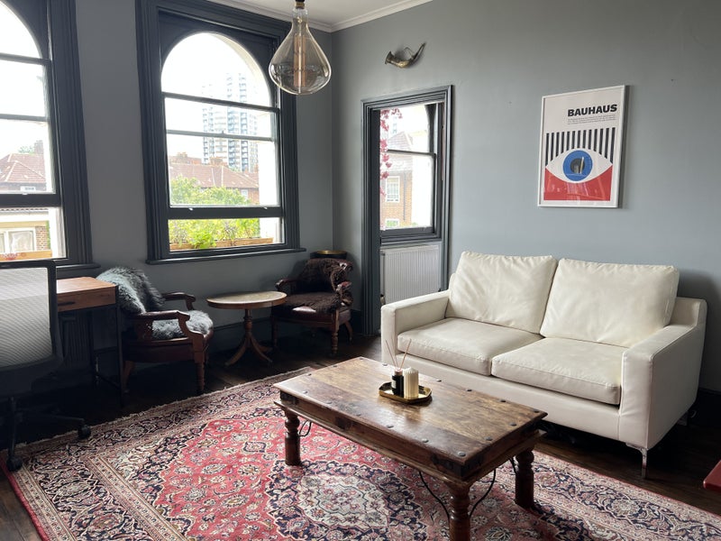 '5 mins walk to elephant and castle station. ' Room to Rent from SpareRoom