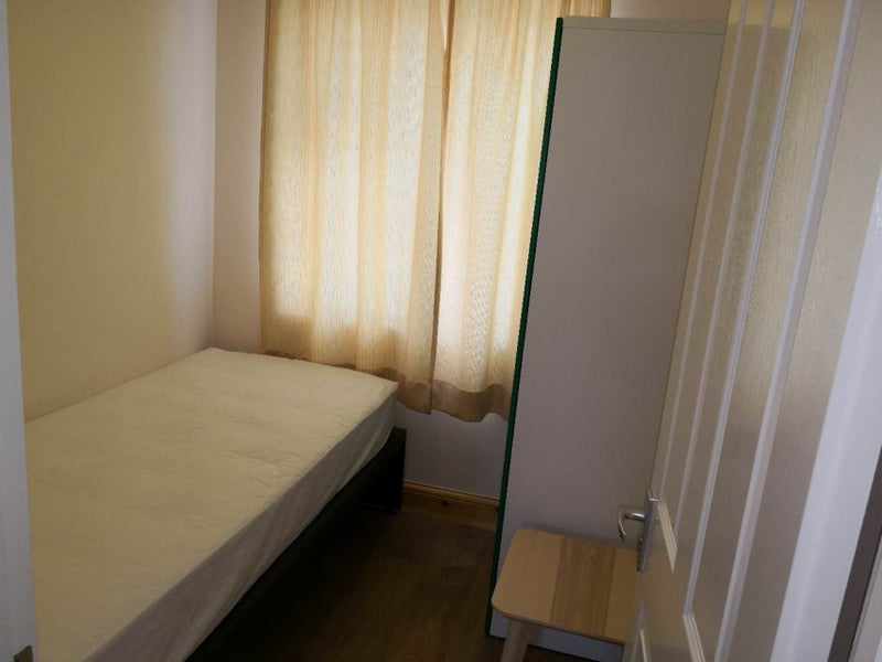 'Furnished Rooms Available In Stratford' Room to Rent from SpareRoom