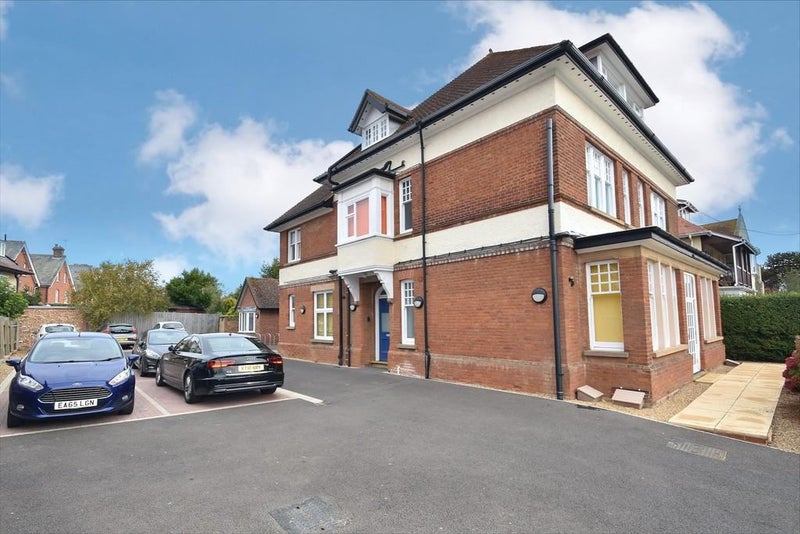 'Large double room near Felixstowe sea front ' Room to Rent from SpareRoom