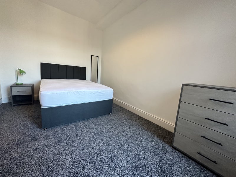 Photo 1: Room 3