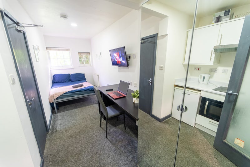 '85 Pershore road studios close to city centre ' Room to Rent from