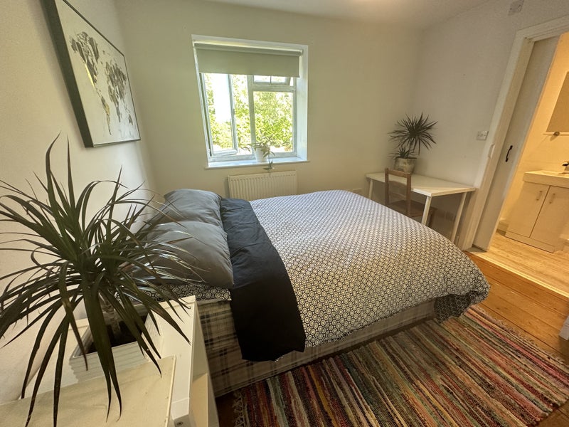 'Ensuite double bedroom Cranfield village MK43 0BJ' Room to Rent from