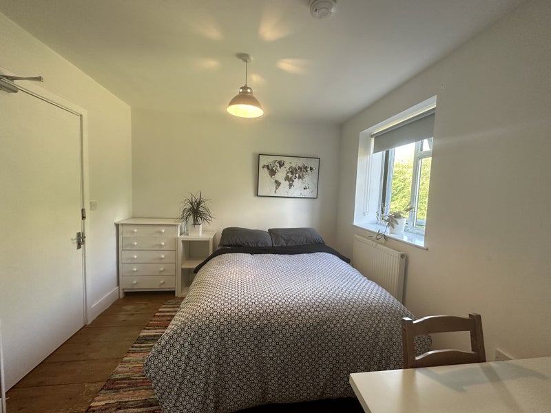'Ensuite double bedroom Cranfield village MK43 0BJ' Room to Rent from