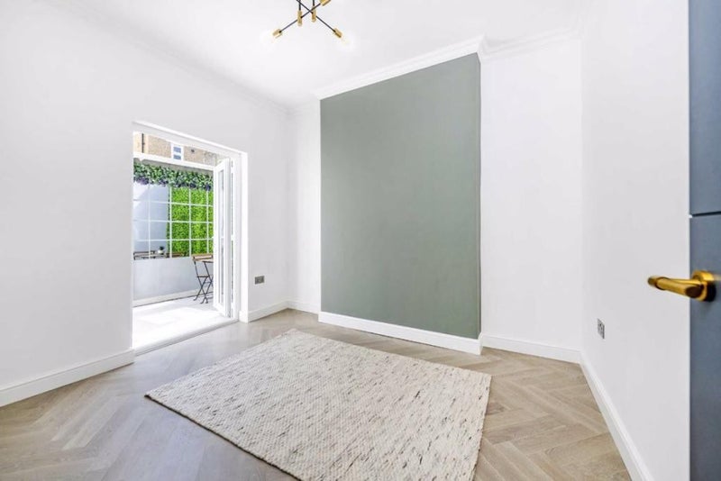 '4 bed in High Street, Kensal Green, London, NW10' Room to Rent from