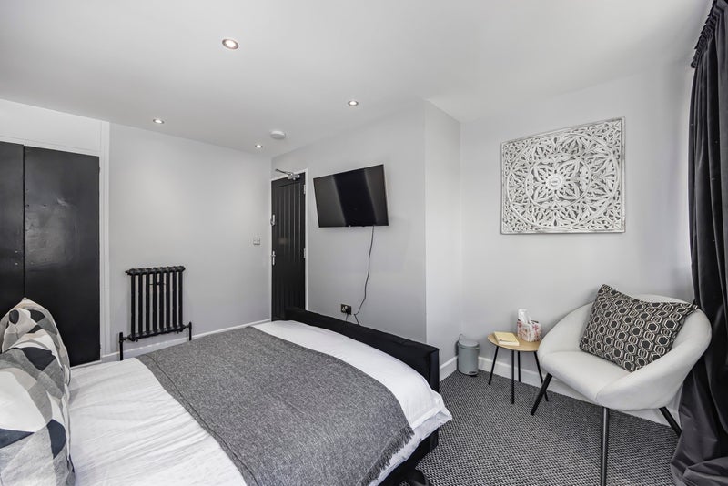 'Double Room For Couple In Victoria' Room to Rent from SpareRoom