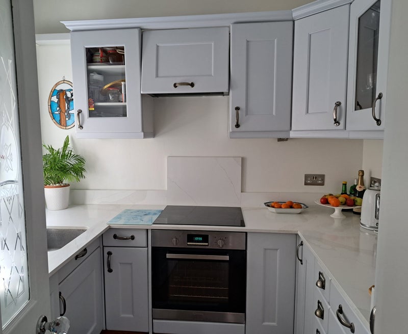 Photo 2: Kitchen