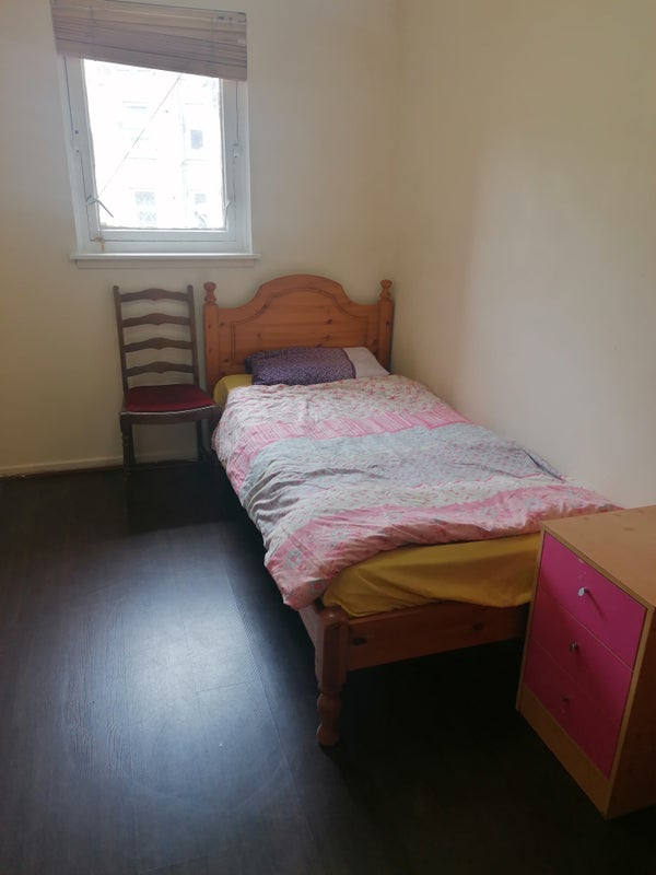 'Room For Rent Near Glasgow Airport/Paisley' Room to Rent from SpareRoom