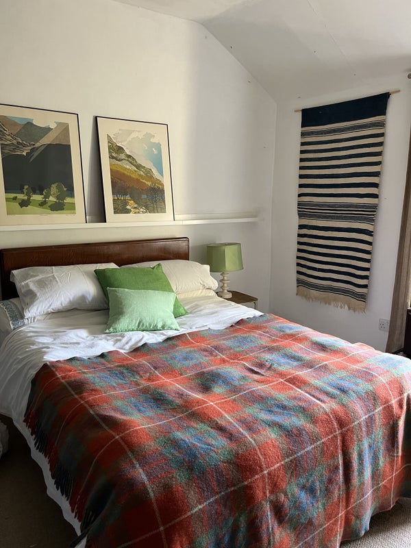 Photo 1: Decorative items will be removed