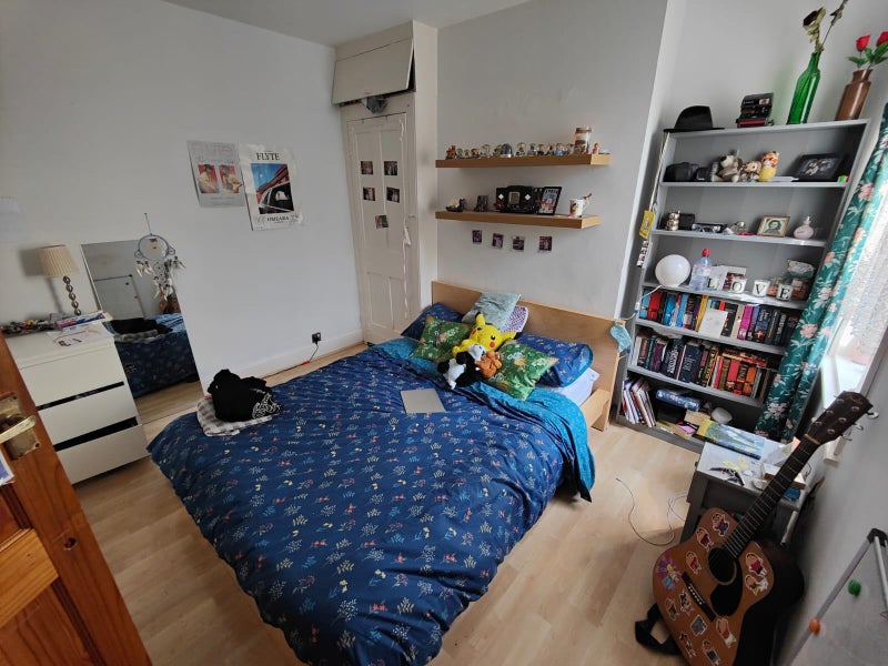 'Double Room in Creative Streatham House (5 months)' Room to Rent from