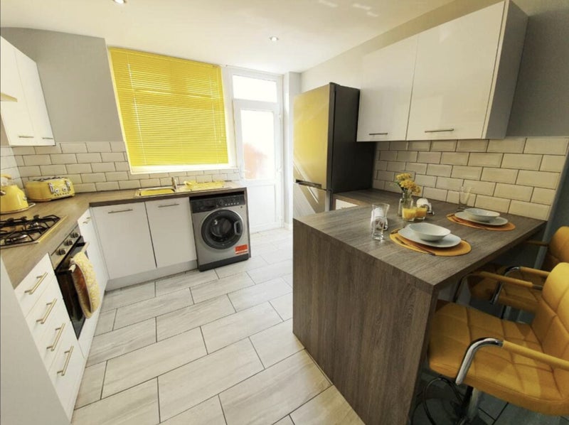 'Furnished 2 Bedroom House for Rent, Bills Included' Room to Rent from