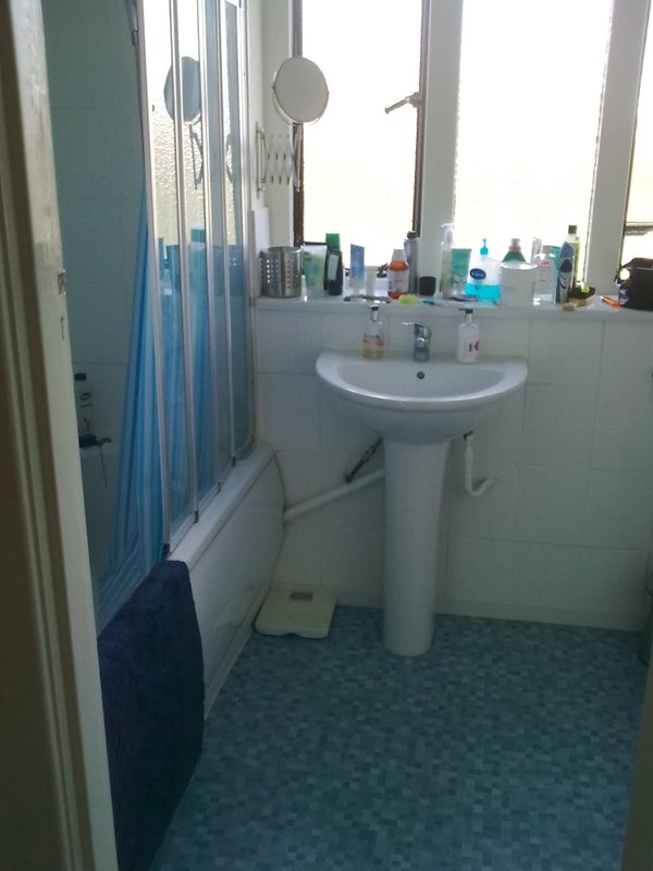 Photo 1: Bathroom 