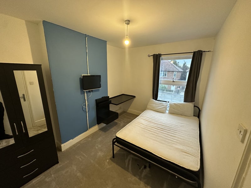 'Newly Refurbished House Share ' Room to Rent from SpareRoom