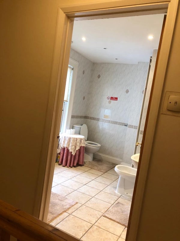 'Lovely double room in the centre of Redhill' Room to Rent from SpareRoom