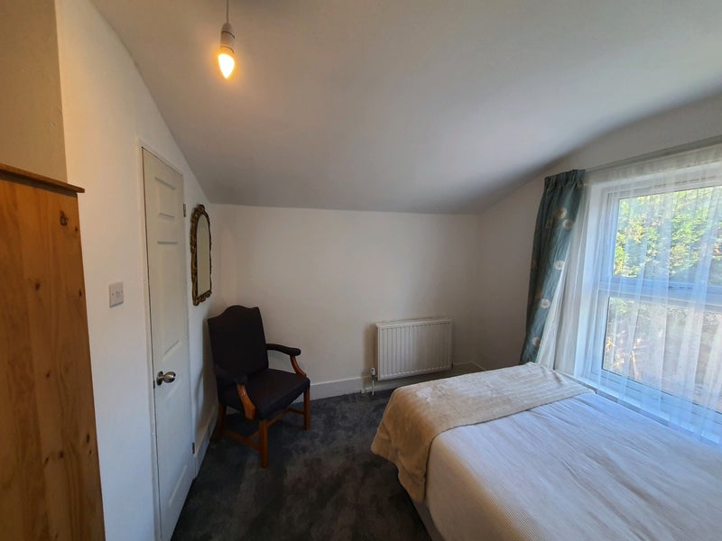 Photo 1: Rm3: Ensuite, 3.6mx3.1m, 1st floor. large window, view to garden, £900p/m