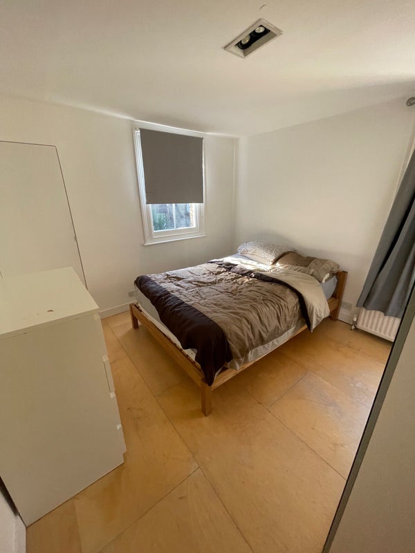 'Double Room Available in Bonnington Sq, Vauxhall' Room to Rent from