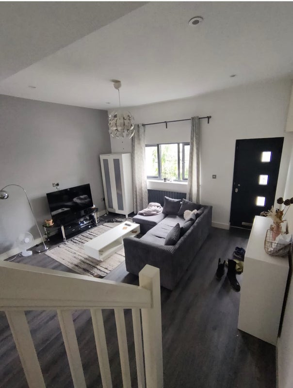 Photo 1: Sitting room