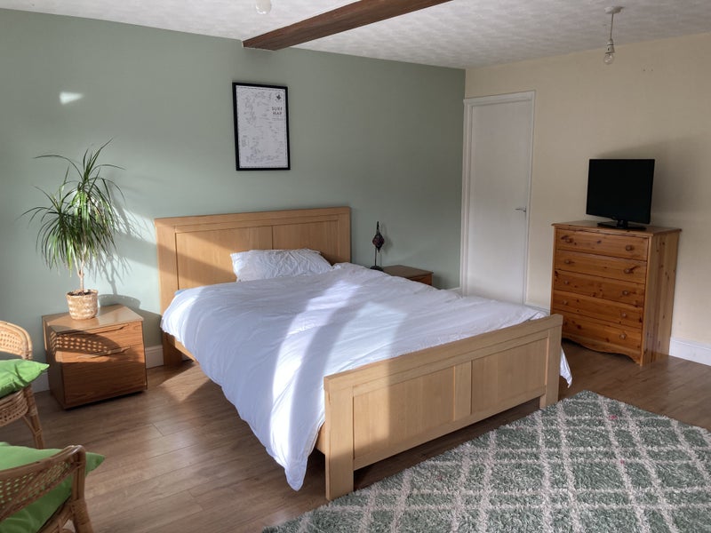 'Large room, king size bed to let' Room to Rent from SpareRoom
