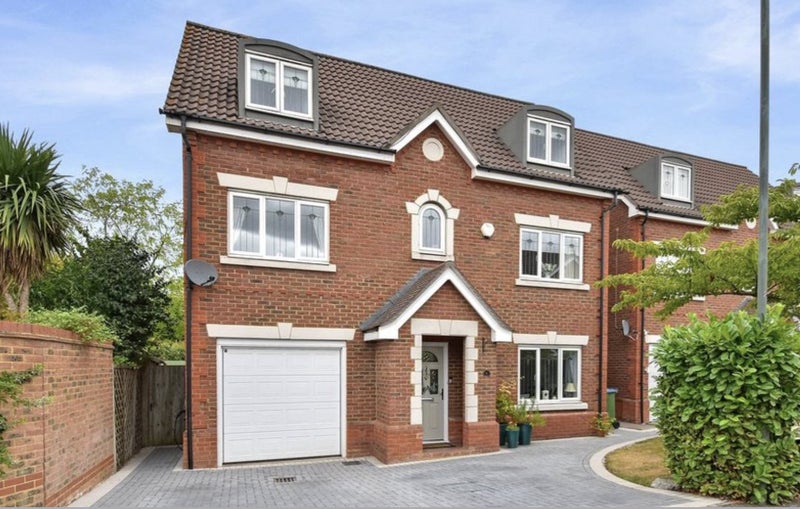 'Double Room with ensuite to rent in Crayford' Room to Rent from SpareRoom