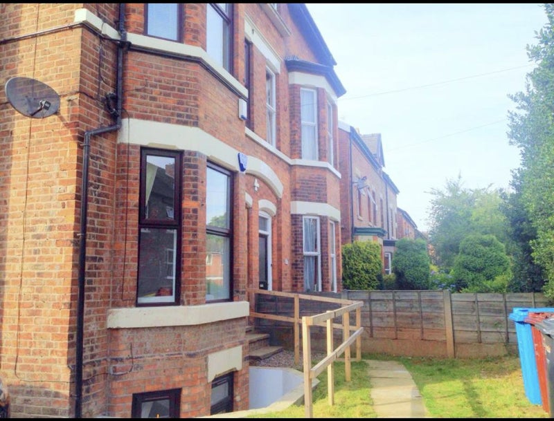 'Large Double Room By Burton Road, West Didsbury' Room to Rent from SpareRoom