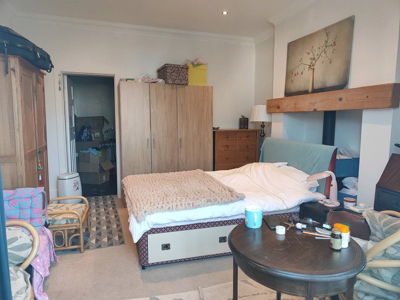 Photo 1: Mainroom