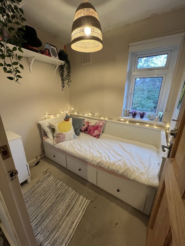 Photo 1: Room (Yours)