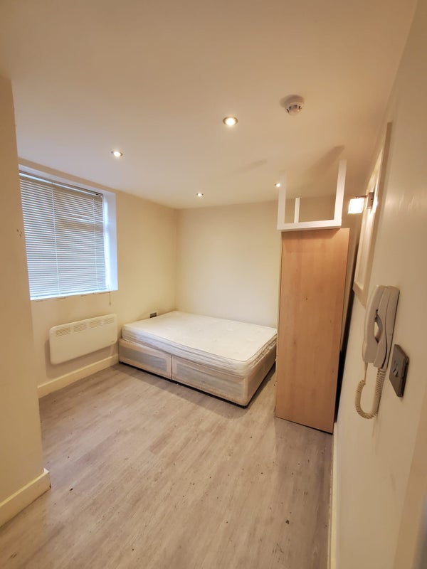 'DSS Studio Flat in Eltham, Mottingham, SE9' Room to Rent from SpareRoom
