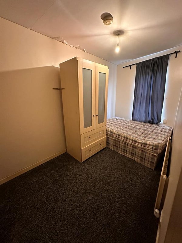 Room To Let 'One Double Room to Let in Shared Accomodation' Room to Rent from SpareRoom
