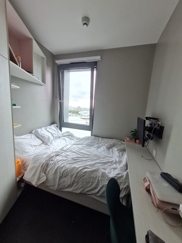 'Studio To Rent All Bills Included!!)' Room to Rent from SpareRoom