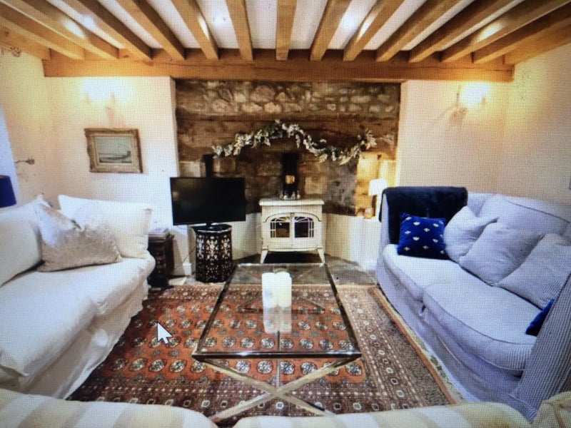Photo 1: Living room room 
