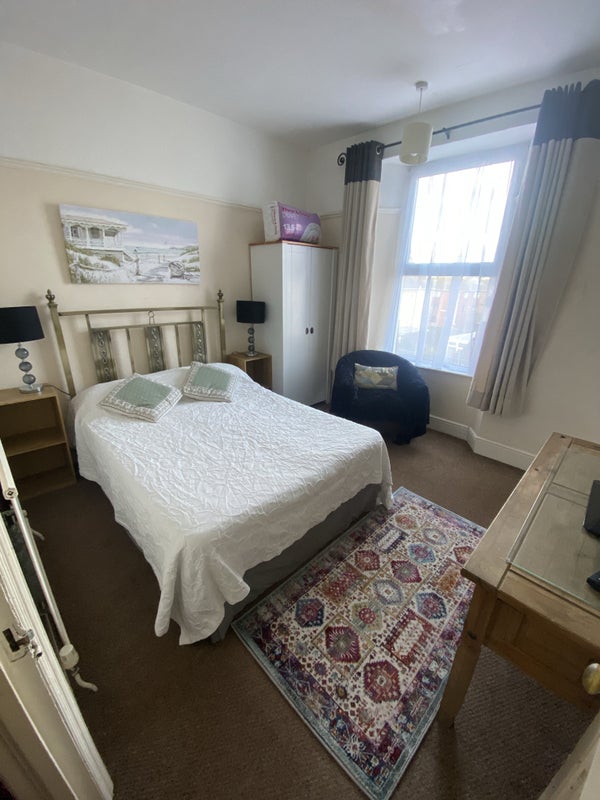 Photo 1: Room (Yours)
