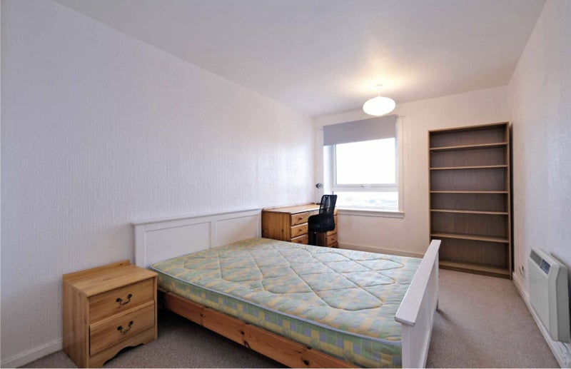 'Spacious Double Room Near Aberdeen Royal Infirmary' Room to Rent from