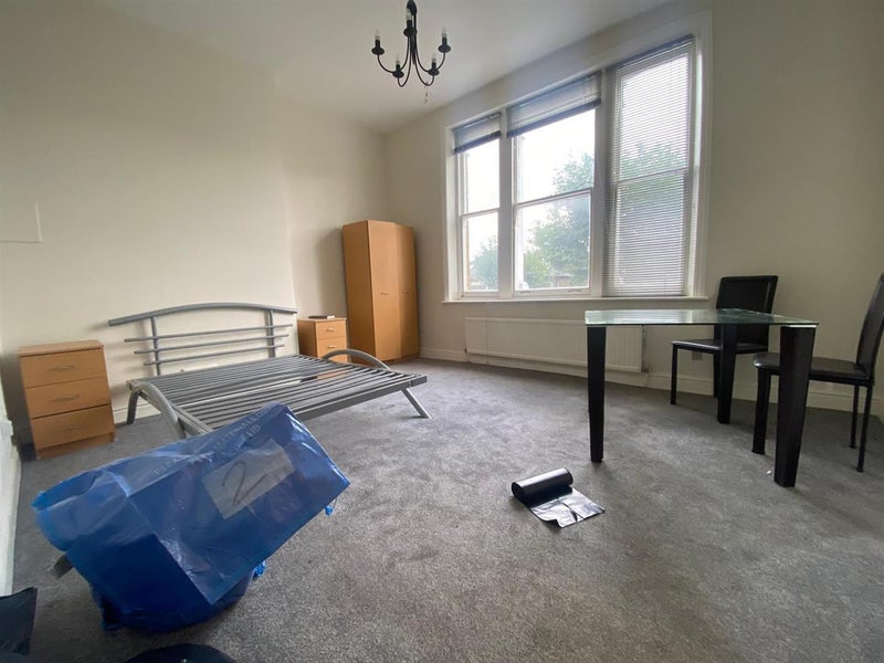 'Large Studio in Kilburn' Room to Rent from SpareRoom