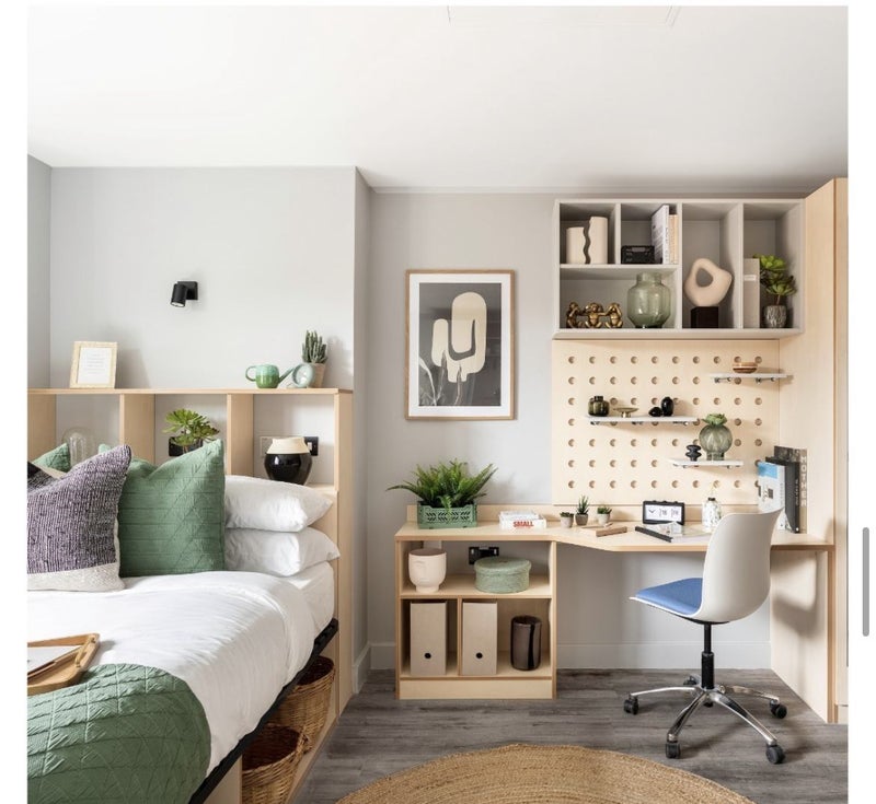 ' student in East London for sublet' Room to Rent from